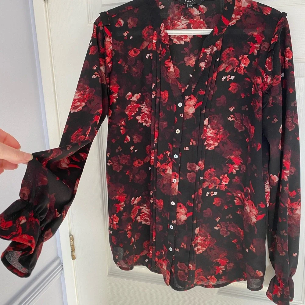 RW & Co Red Floral Top - Picture 3 of 3